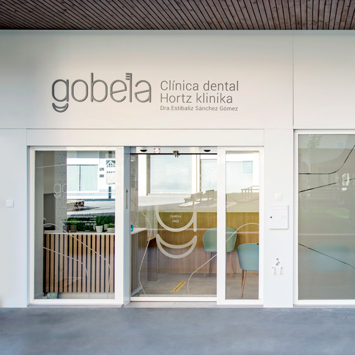Clinica Dental Gobela, rotulación de fachada